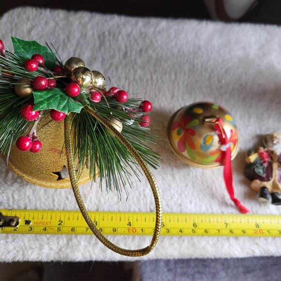 2 VINTAGE METAL CHRISTMAS JINGLE BELL ORNAMENTS + 1 WISEMAN ORNAMENT GUC - Picture 4 of 5